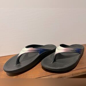OOFOS Luxe Women's flip-flops sandals holographic 10